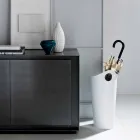 Stativ de umbrelă din piele regenerată din design manual realizat de Pluvia Viadurini