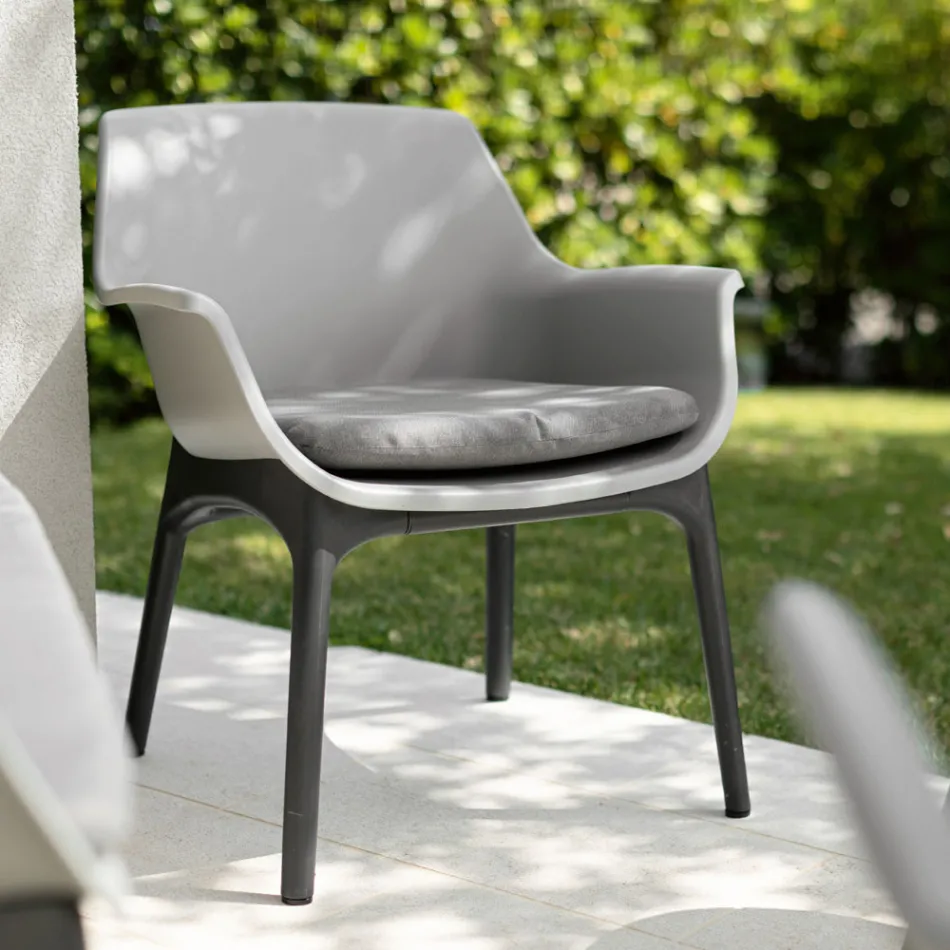 Living cu 1 canapea, 2 fotolii si 1 masuta de cafea din polipropilena - Machine Viadurini