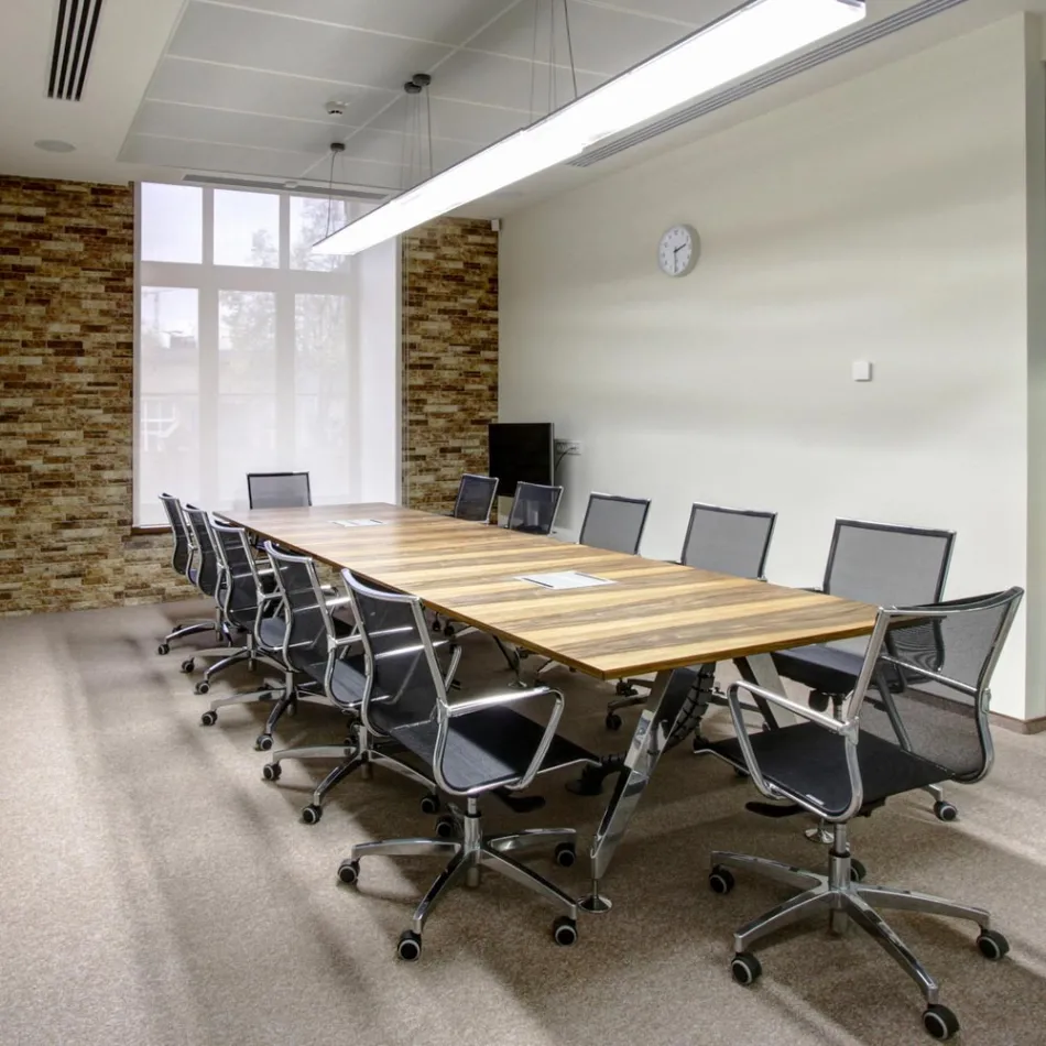 Scaun de birou pivotant ergonomic cu roți și cotiere - Filanna Viadurini