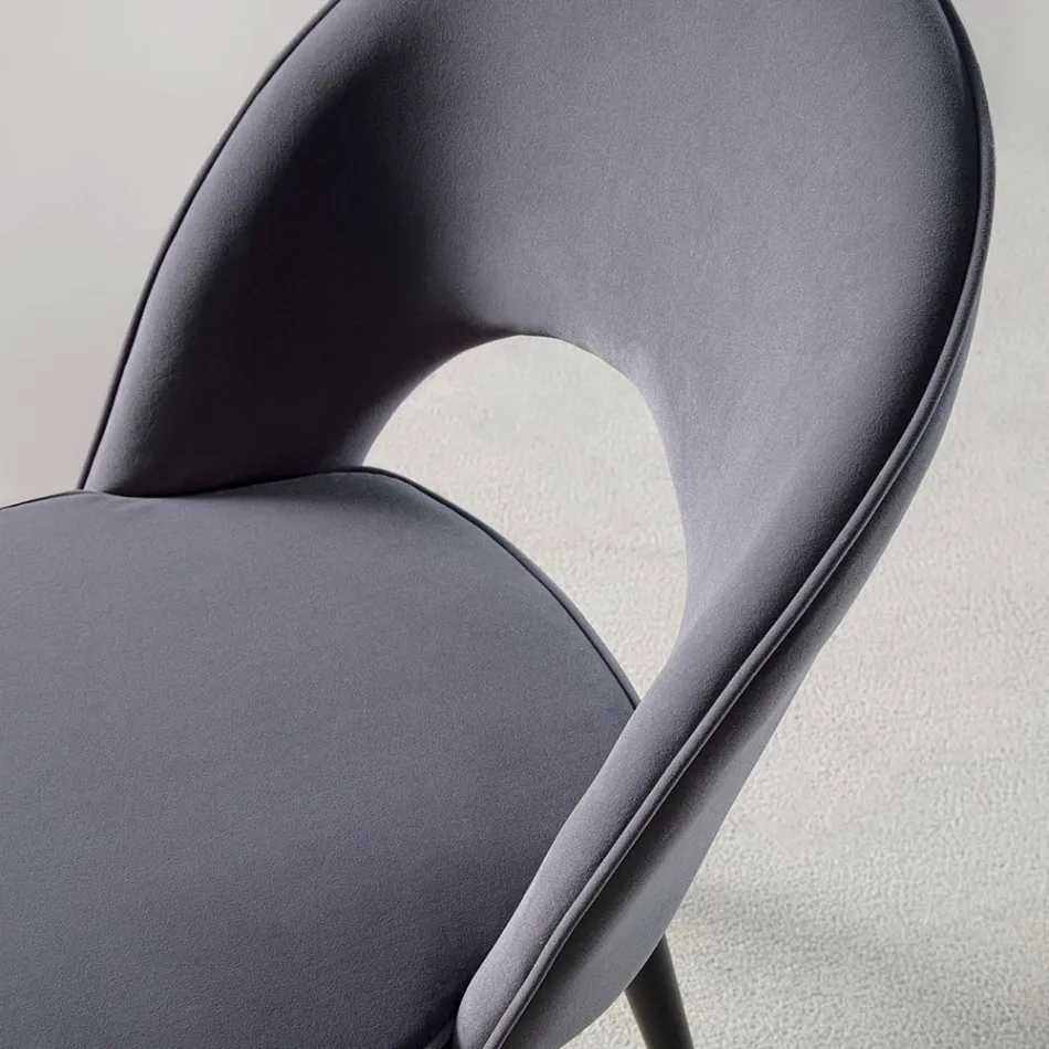 Scaun din catifea cu picioare din metal negru și alamă satinată, 4 bucăți - Sibea Viadurini