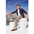 Scaun exterior în formă de față într-un design modern de către Adan de Vondom Viadurini