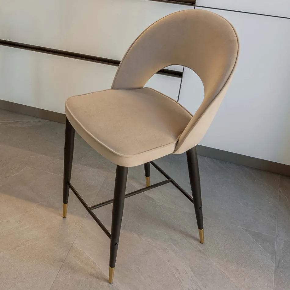 Scaun pentru living cu structură metalică și vârfuri din alamă galvanică - Sergei Viadurini