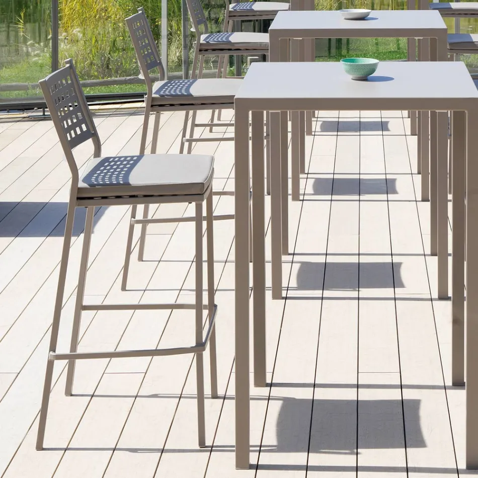 Taburet de exterior stivuibil din oțel vopsit Fabricat în Italia - Nilda Viadurini