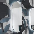 Oglindă din sârmă lustruită de formă neregulată, iluminată din spate, fabricată în Italia - studiu