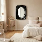 Oglindă de perete drapată din plexiglas negru Maelia, fabricată în Italia Viadurini