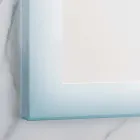 Oglindă modernă cu margini din sticlă mată, iluminat cu LED-uri, Ady Viadurini