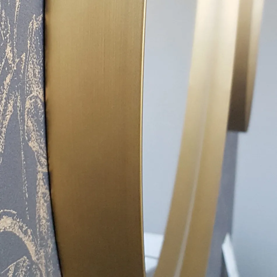 Oglindă rotundă de perete cu cadru metalic diverse culori și lumină cu led - Renga Viadurini