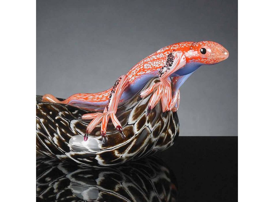 Figurina în formă de șopârlă pe o piatră din sticlă colorată Made in Italy - Certola Viadurini