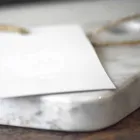 Masă de tăiat în marmură albă Carrarra de design Made in Italy - Masha Viadurini