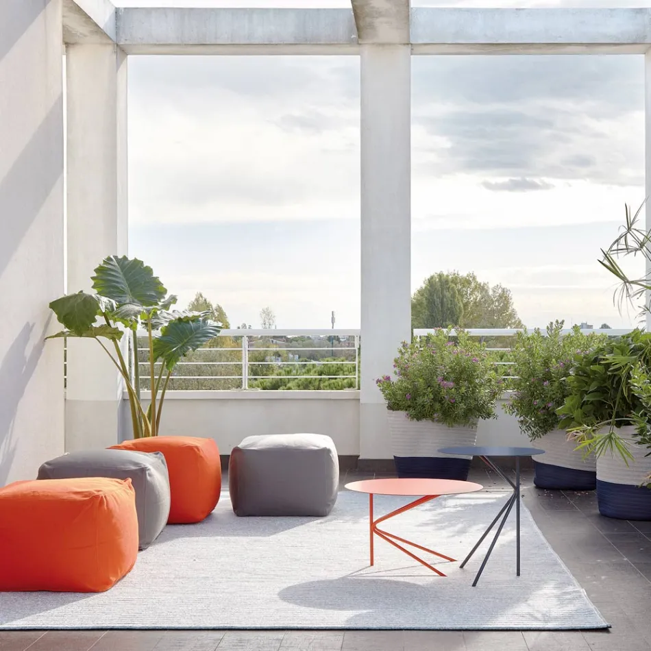 Masuta de cafea din metal colorat de inalta calitate, fabricata in Italia - Olesya Viadurini