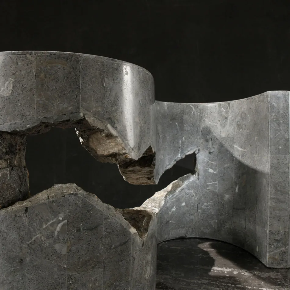 Masuta de cafea din sticla securizata cu baza din piatra fosila - Jordan Viadurini