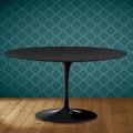 Masă de cafea Eero Saarinen Tulip H 41 ovală din ceramică Domoos fabricată în Italia - stacojiu