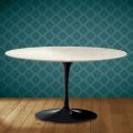 Masă de cafea Eero Saarinen Tulip H 41 ovală din ceramică Marmorio fabricată în Italia - Stacojiu