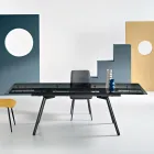 Masă extensibilă 160/240x91 cm din sticlă fumurie și bază din metal negru - Coloană Viadurini