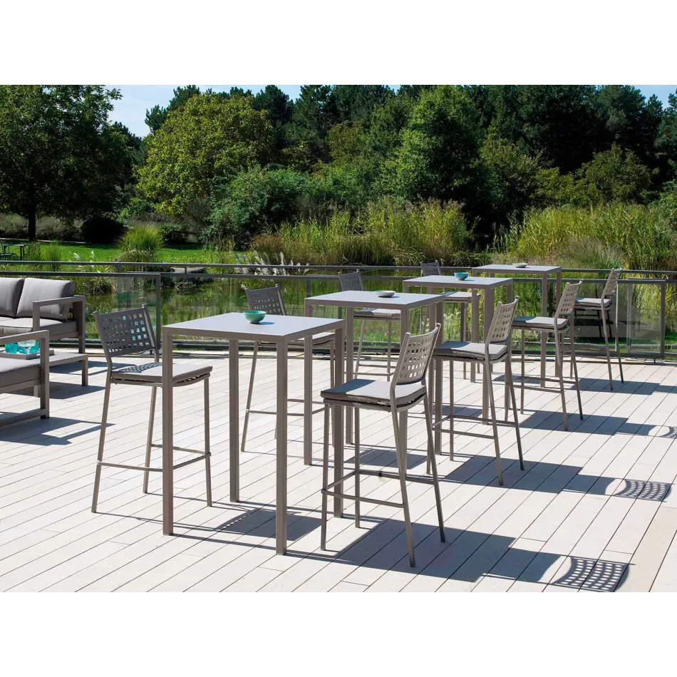 Masă pătrată de bare din metal vopsit realizată în Italia - Cuba Viadurini