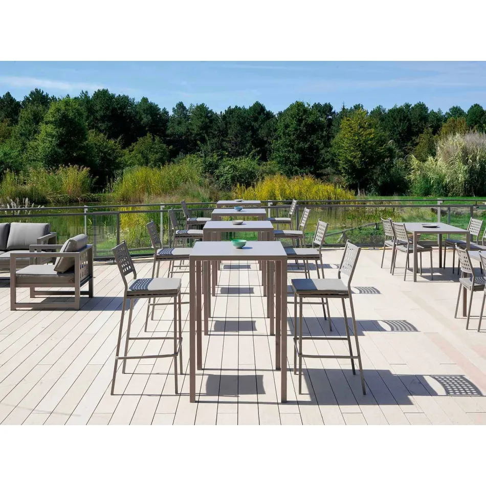 Masă pătrată de bare din metal vopsit realizată în Italia - Cuba Viadurini