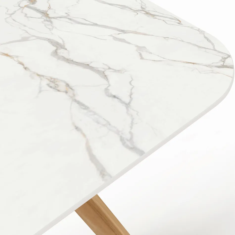 Masa de exterior cu baza din lemn si blat din ceramica Calacatta Oro - Infinity Viadurini