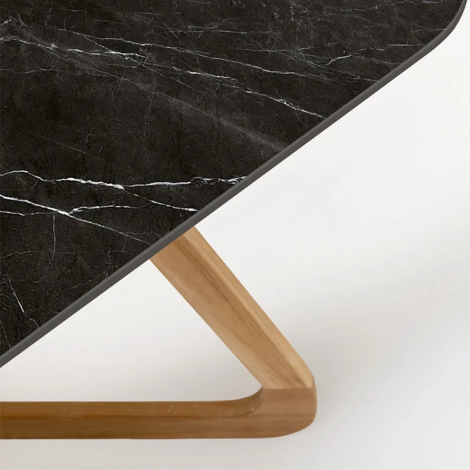 Masa de exterior cu baza din lemn si blat din ceramica neagra Marquinia - Infinity Viadurini