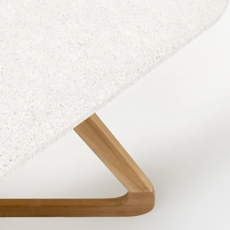 Masa de exterior cu baza din lemn si blat din ceramica alba Terrazzo - Infinity Viadurini