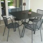 Masă de exterior Lirion din metal vopsit în două dimensiuni, fabricată în Italia Viadurini
