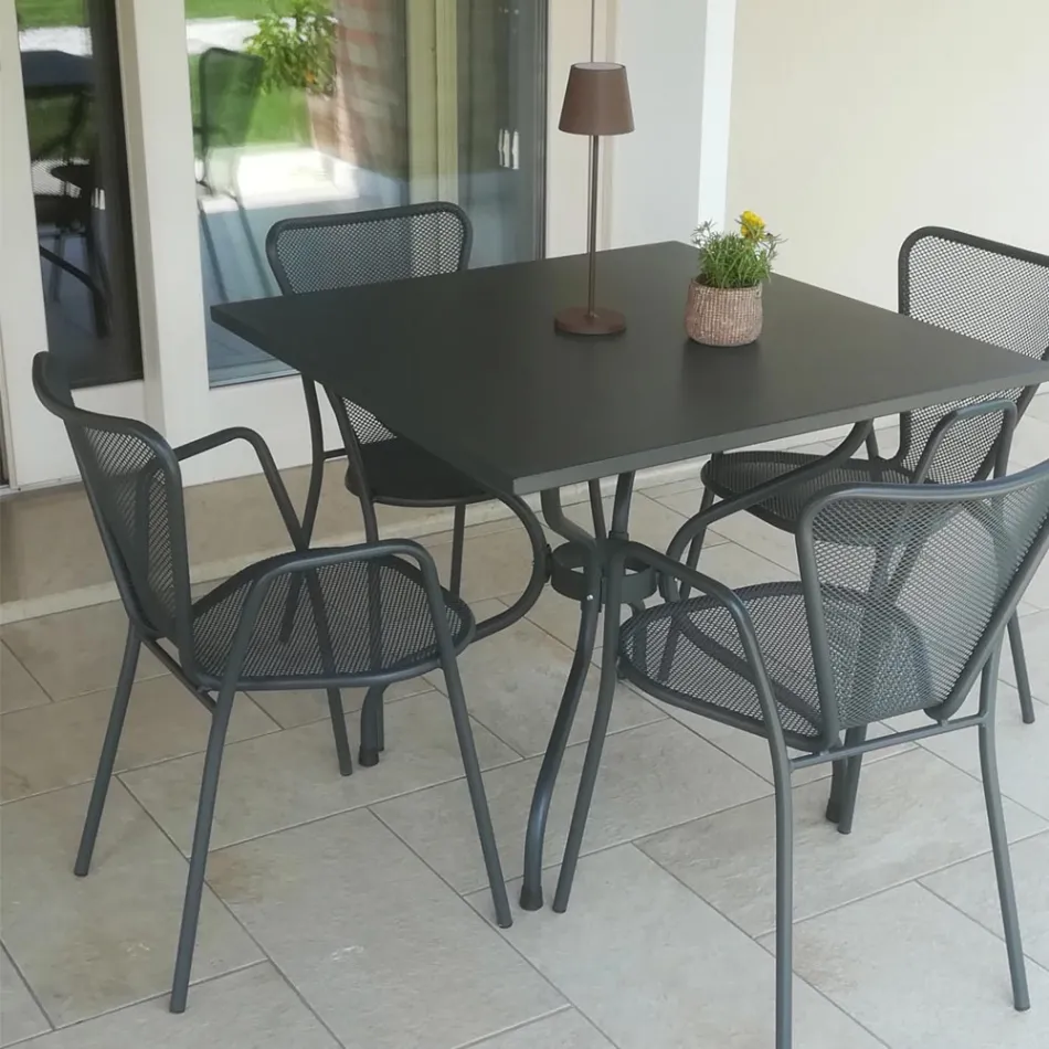 Masă de exterior Lirion din metal vopsit în două dimensiuni, fabricată în Italia Viadurini