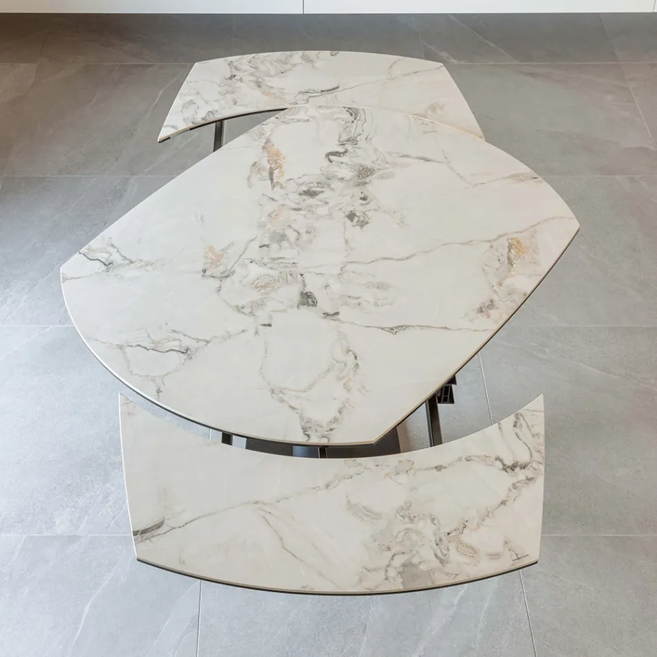 Masa de sufragerie extensibila din ceramica si baza metalica - Indira Viadurini