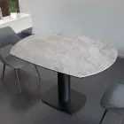 Masa de sufragerie extensibila din ceramica si baza metalica - Indira Viadurini