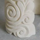 masă ovală din piatră și cristal design modern Aden Viadurini