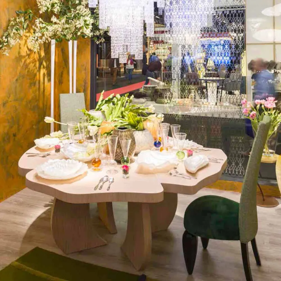 în tabelul de stejar periat cu finisaj ceara Andy Viadurini