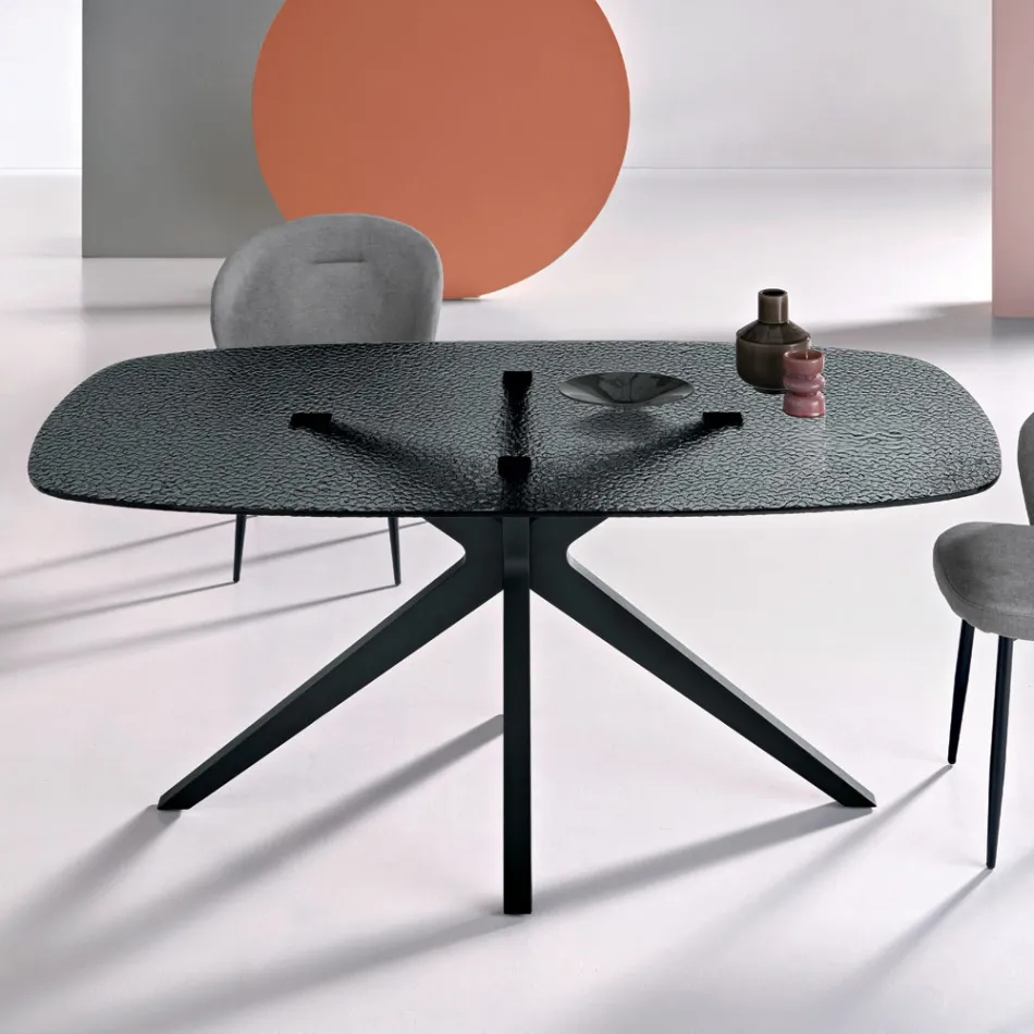 Masă ovală 180x100 cm din sticlă fumurie ciocănită și metal - Domus Viadurini