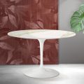 Masă rotundă Saarinen Tulip, H 74 cm, din ceramică Florim Calacatta aurie mată - Scarlet