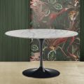 Masă Eero Saarinen Tulip H 74 cu blat rotund din marmură Carrara Statuarietto - Scarlet