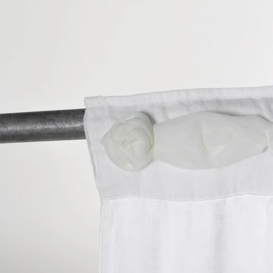 Perdeaua de in alb cu organza si broderie Shabby Design Made in Italy - Marpessa Viadurini