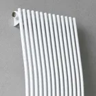 Radiator vertical pentru baie Design modern ondulat 1181 wați - Tucano Viadurini
