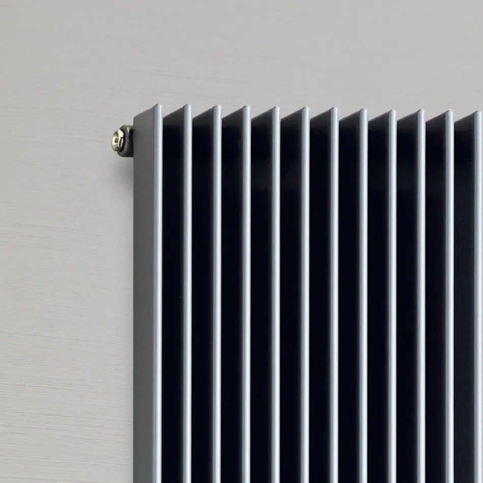 Radiator Hidraulic cu Seria Dubla de Elemente Plate Fabricat in Italia - Macedonia Viadurini