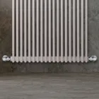 Radiator hidraulic cu o serie de elemente verticale fabricate in Italia - carbon Viadurini