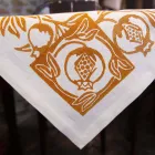 Față de masă de in înaltă artistică cu imprimeu manual italian de artă - mărci Viadurini