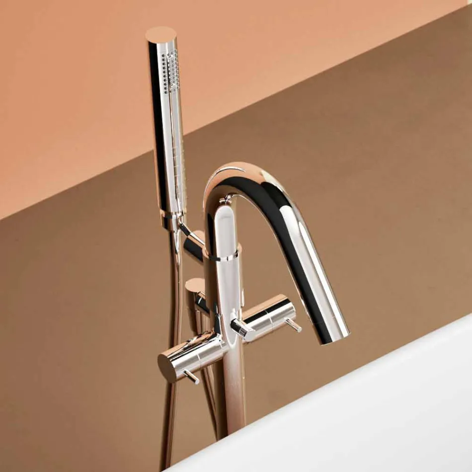 Tub liber, construit în Italia, în suprafață solidă Viadurini