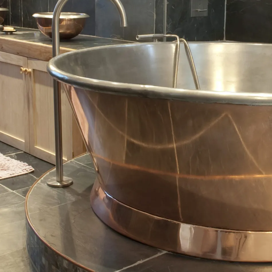 Cada de baie autoportanta vintage din cupru, placata cu fier alb Vanessa Viadurini