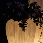 Vază de exterior modernă, luminoasă, din polietilenă, 2 bucăți - piele de Myyour Viadurini