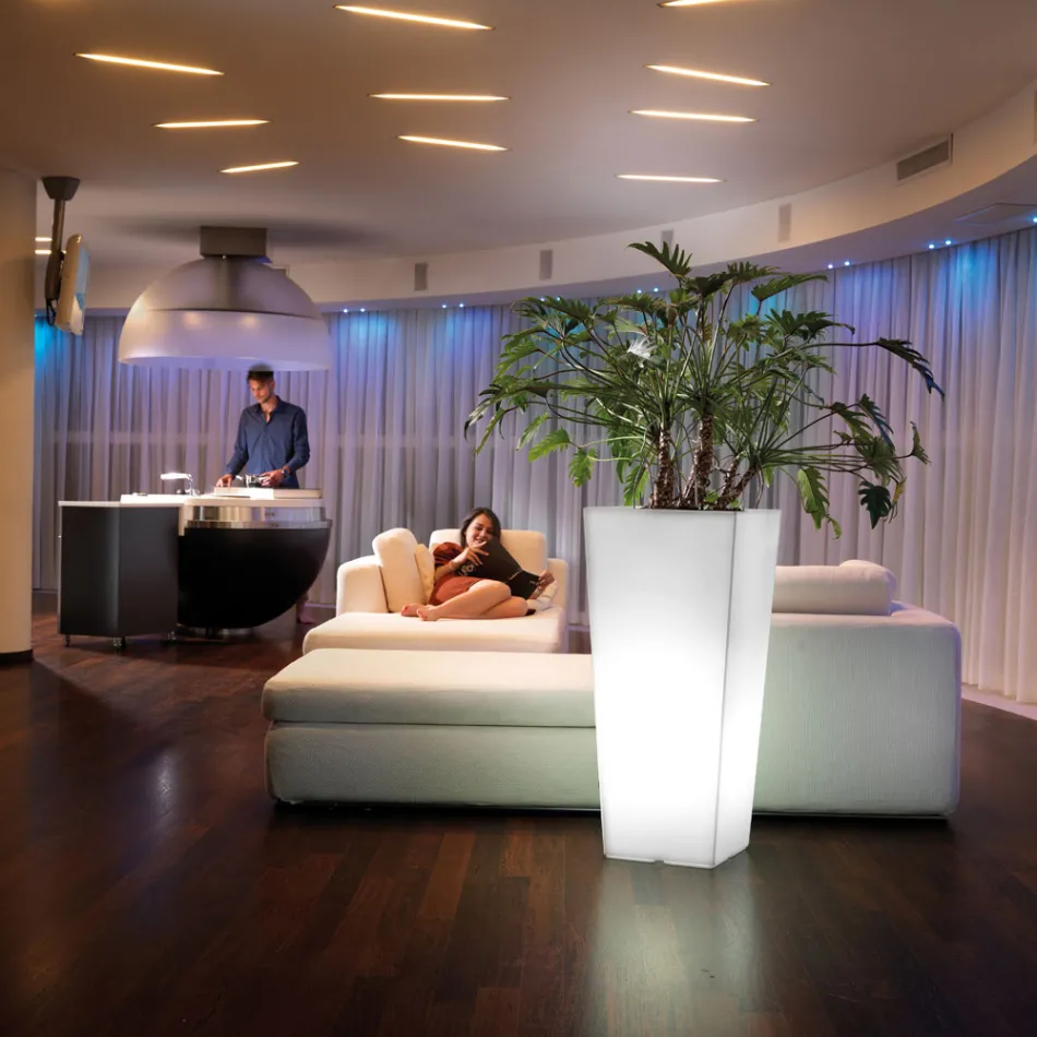 Vasă înaltă de interior din polietilenă albă, fabricată în Italia - Devid Viadurini