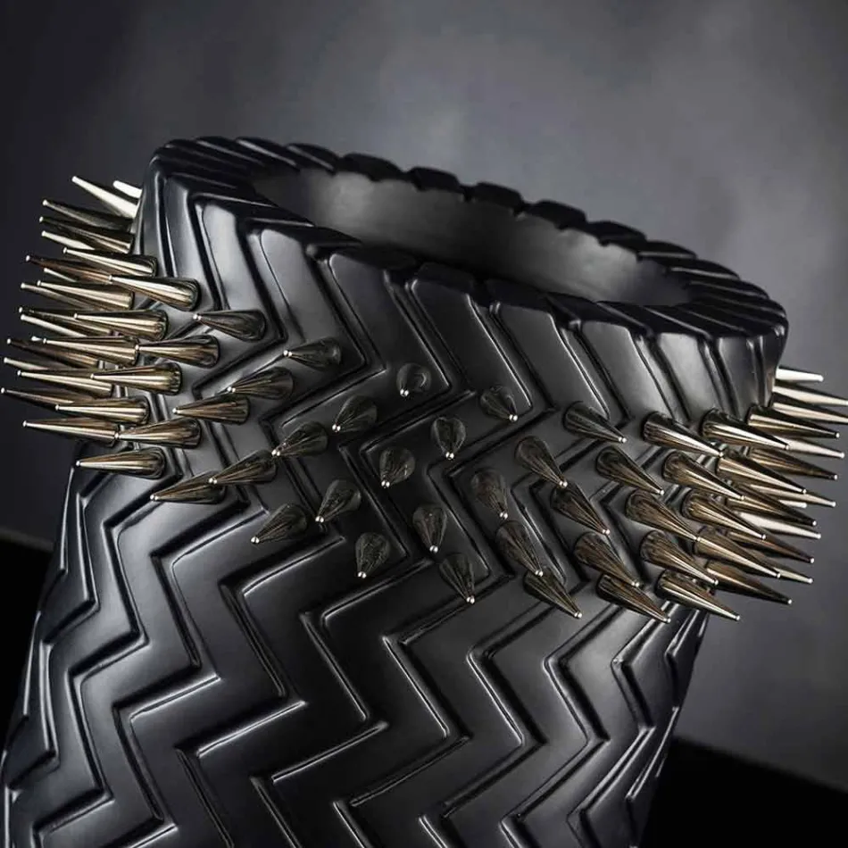 Vază ornamentală din ceramică neagră mată, fabricată manual - Jungla Viadurini