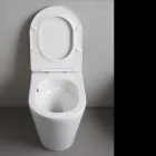 Toaletă montată pe podea cu scaun subțire cu închidere silențioasă din ceramică albă - Salice Viadurini
