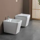 Toaletă montată pe podea cu capac ceramic cu închidere silențioasă și design modern - Giunco Viadurini